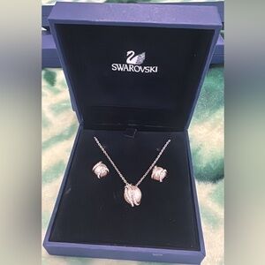 Swarovski set necklace and earrings with pearls